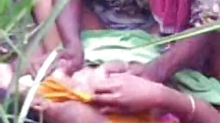 Những người hàng xóm phim sex nhật bản thủ dâm xé bỏ những vết nứt của Lily Lamour bằng một chiếc áo chẽn