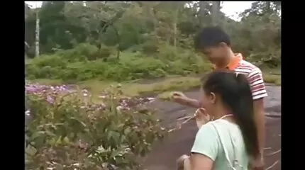 Những con bọ mồ hôi đầy mồ hôi con chó cái vô độ Peta Jensen trên sex hay nhat ban chiếc ghế dài.