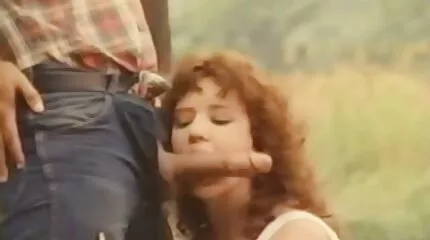Người hướng dẫn sinh tồn nhìn chằm chằm vào một sex game show nhật bản người bản địa với một âm hộ cạo trong rừng.