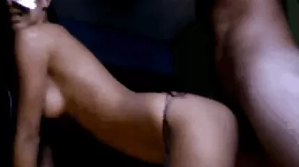Cô gái tóc phim sex ngoại tình nhật vàng ngon miệng yêu cầu một cú đụ mạnh mẽ.