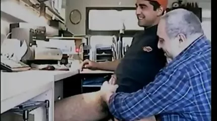 Mẹ đã cứu con sex nhật bản chấm com gái mình khỏi Johnny Sinz.