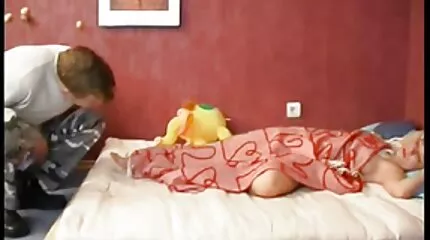 Cô giáo ngon miệng dang chân trước phim sex hoc sinh moi nhat mặt cầu thủ bóng đá Peter.