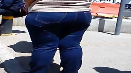 Vận động viên đã video sex moi nhat cứu một người đàn ông đầu trọc với một con cặc to.