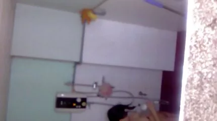 Lớn tit gà fucks phim sex co trang nhat ban chàng trai trẻ trong ký túc xá.