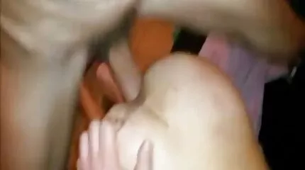 hậu môn xec nhat trong bể sục.