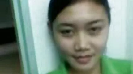 Một con điếm goner đang đập với một người đàn ông khác trước phim phim sex nhật bản mặt một người đàn ông bị cắm sừng.