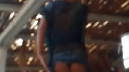 Adriana Chechik tước phim xec nhat ban đi trinh tiết hậu môn của một chàng trai bằng dây đeo.